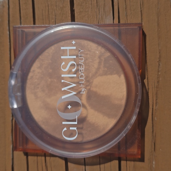 NIB Glowish Bronzing Powder - Picture 3 of 4